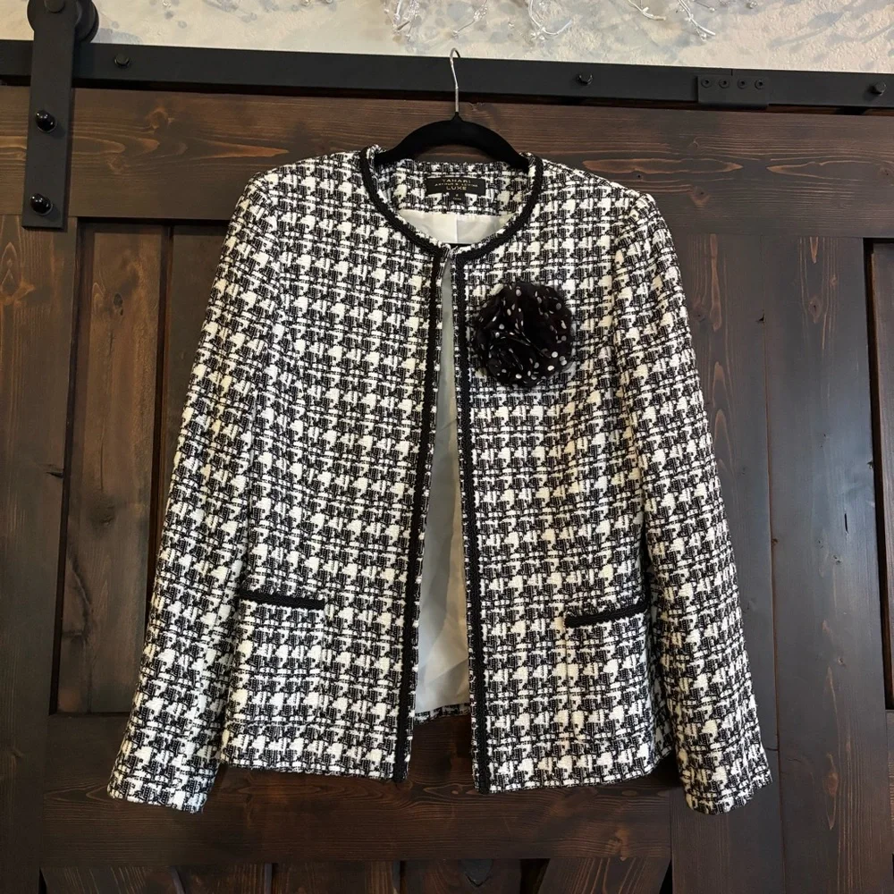 ❗️FINAL Tahari ASL Luxe Black and White Tweed Jacket Blazer with Floral Brooch 8 - Picture 1 of 6